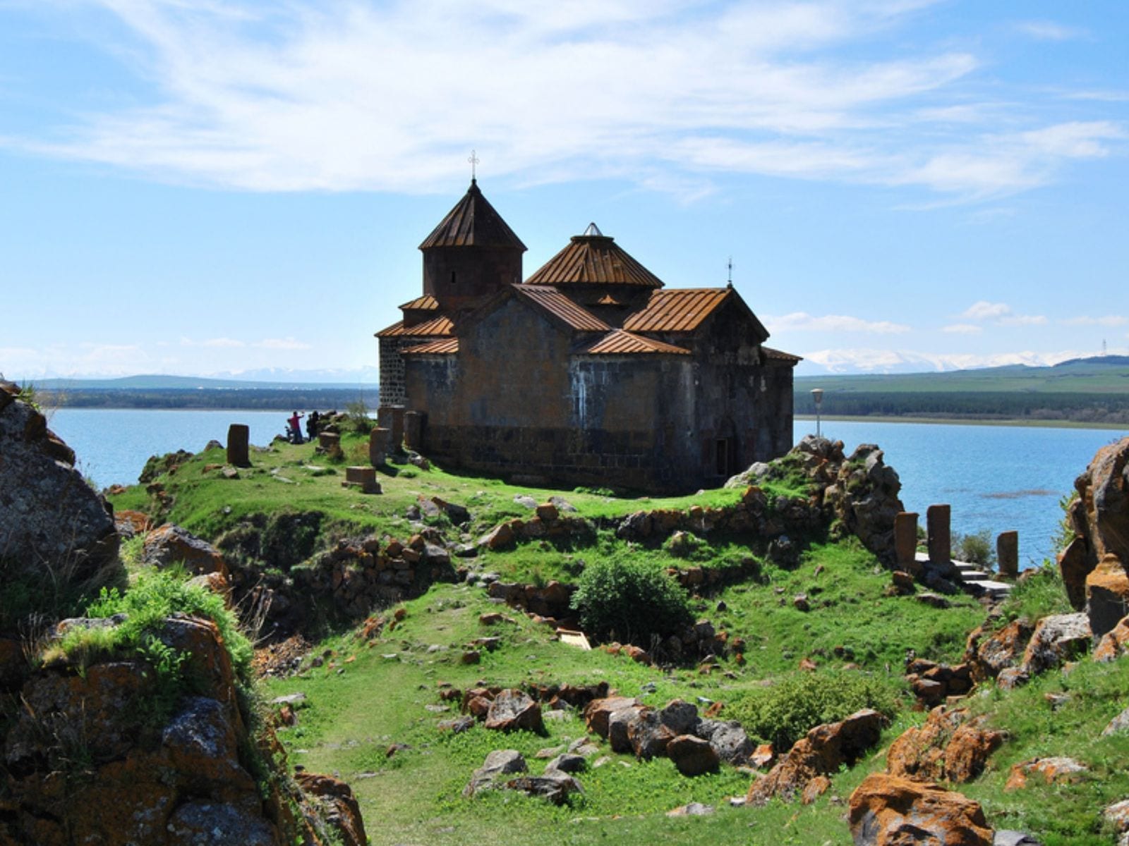 Однодневный тур: хачкары Норатуса, монастырь Айраванк и озеро Севан - фото 3, галерея экскурсии
