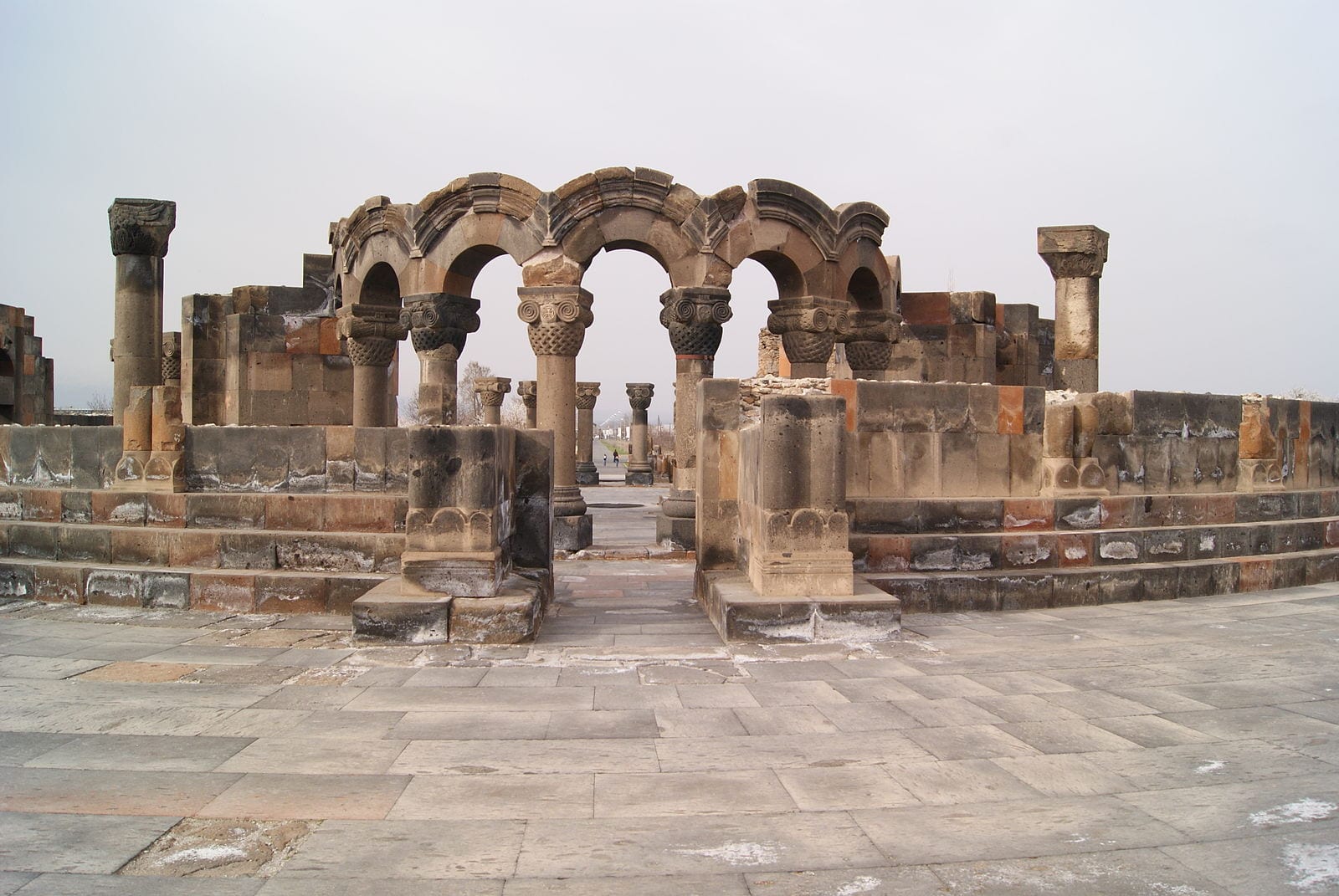 Zvartnots Columns